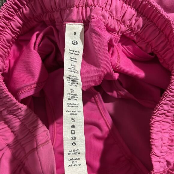 Lululemon Hotty Hot Low-Rise Short 2.5" - Picture 5 of 8